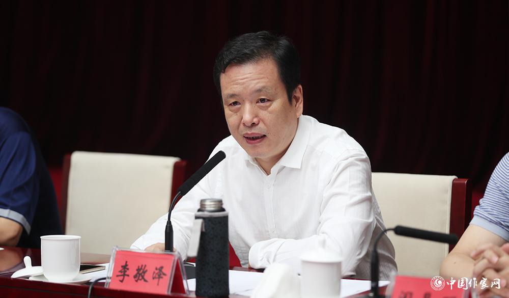 8月4日，李敬澤主持第十屆兒獎評委會第六次全體會議