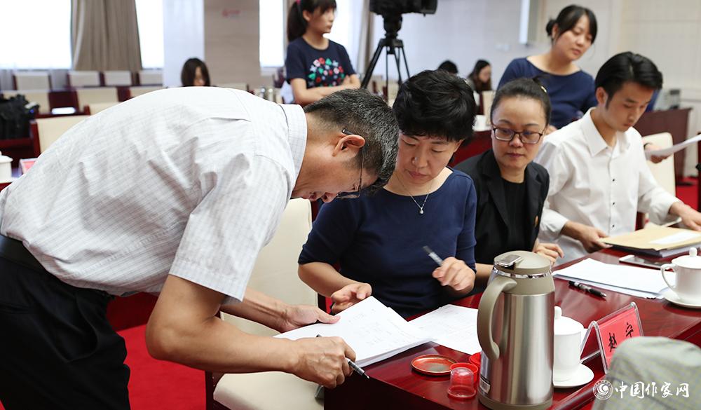 8月4日，紀律監察組人員審核選票結果