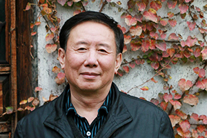 小說：獲獎作品《吉祥時光》作者：張之路         獲獎感言　　從長篇小說《第三軍團》開始到今天的《吉祥時光》，我曾幾次獲得這個珍貴的獎項。幾十年來，這個獎始終伴隨著我、鼓舞著我，我珍視她，以她為榮。她激勵著我，讓我寫出更多更好的兒童文學作品。童年是一個人最為寶貴的時光。我寫過各種類型的兒童文學，但是書寫自己的童年卻是我多年的愿望。