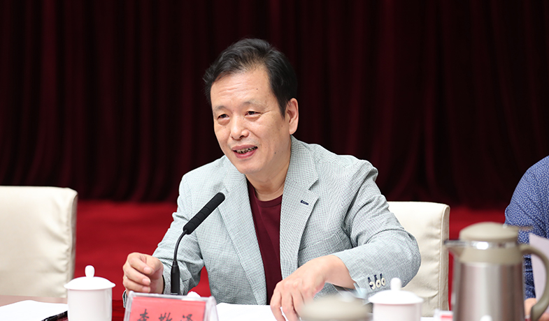 8月16日，評委會副主任李敬澤在第七次全體會上作投票說明、宣布計(jì)票結(jié)果并公布獲獎作品