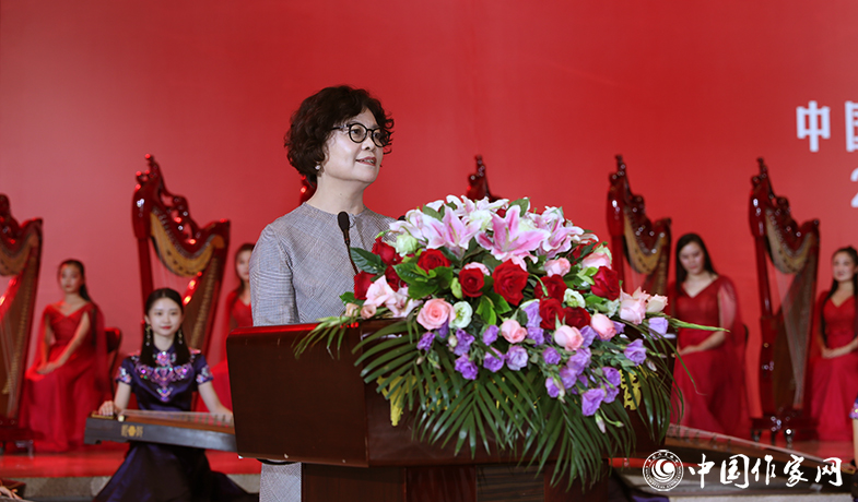 中國作協(xié)主席、第十屆茅盾文學(xué)獎評委會主任鐵凝致辭
