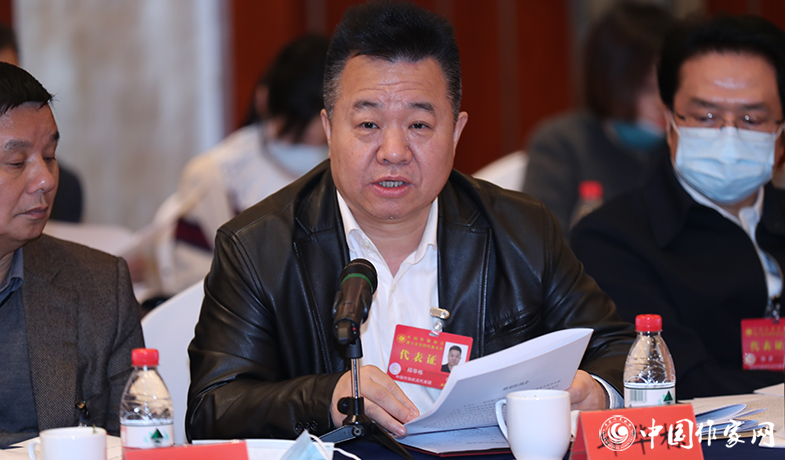 12月12日，中國(guó)作家協(xié)會(huì)第九屆主席團(tuán)第九次會(huì)議在北京舉行。中國(guó)作協(xié)書(shū)記處書(shū)記邱華棟在會(huì)議上宣讀文件