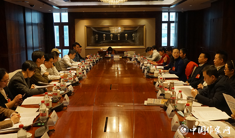 重慶、海南代表團(tuán)討論張宏森所作工作報(bào)告