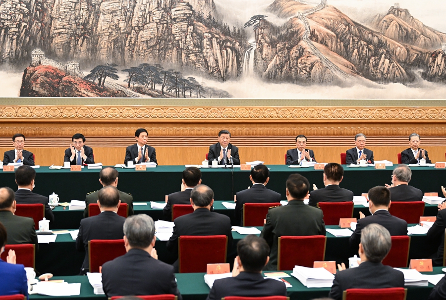 10月18日，中國共產黨第二十次全國代表大會主席團在北京人民大會堂舉行第二次會議。習近平、李克強、栗戰書、汪洋、王滬寧、趙樂際、韓正等出席會議。