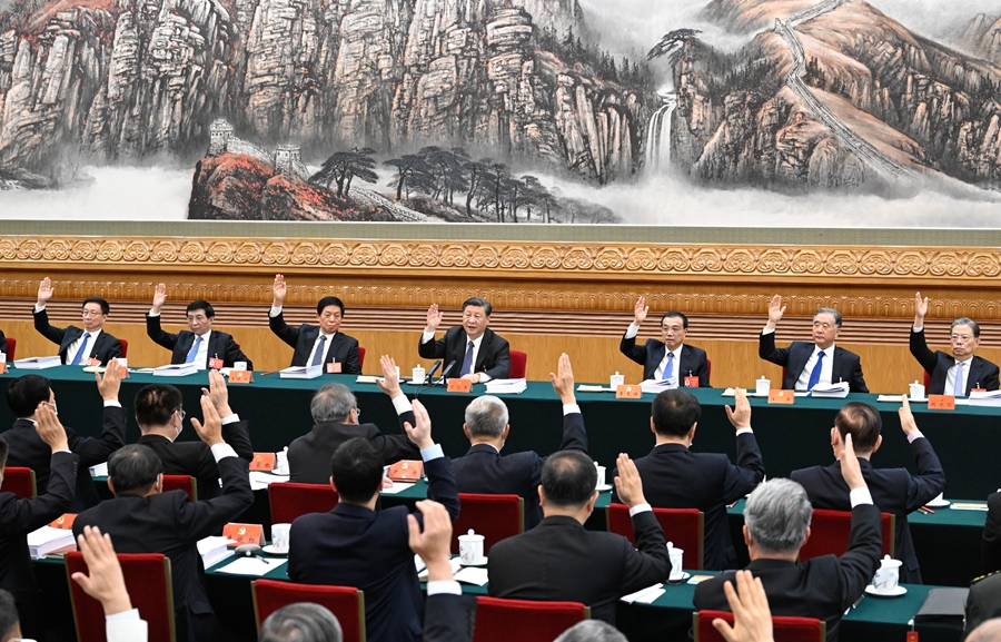 10月18日，中國共產黨第二十次全國代表大會主席團在北京人民大會堂舉行第二次會議。習近平、李克強、栗戰書、汪洋、王滬寧、趙樂際、韓正等出席會議。