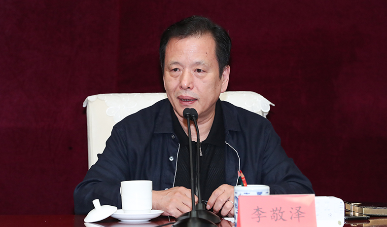 8月25日，李敬澤在終評會上介紹投票規(guī)則并宣布了各獎項的計票結(jié)果