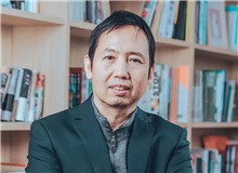 十月文藝出版社：要緊的是回到文學(xué)本身　　喬葉的《寶水》和張楚的《云落圖》，重燃了韓敬群對(duì)70后作家的創(chuàng)作信心。[詳細(xì)]