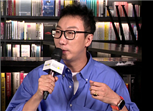 丁丁張：小說對(duì)男性的思考符合我們這個(gè)年紀(jì)的真實(shí)　　（小說）對(duì)于男性的思考讓我覺得笛安是很“透”的，她沒有把我們描述成另一個(gè)樣子。[詳細(xì)]