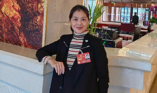 全國政協委員，中國作協副主席，黑龍江省政協副主席，省作協主席遲子建