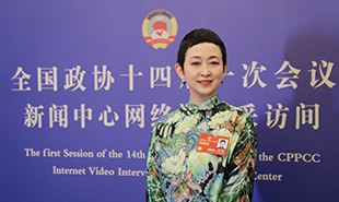 全國政協委員、中國東方演藝集團歌唱家劉玉婉