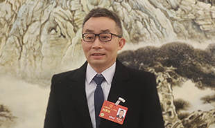 全國人大代表，廣西文聯主席、廣西作協主席田代琳