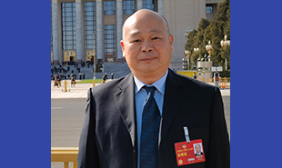 全國政協委員，中國民間文藝家協會分黨組書記、駐會副主席邱運華