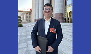 全國政協委員、中央戲劇學院院長郝戎　