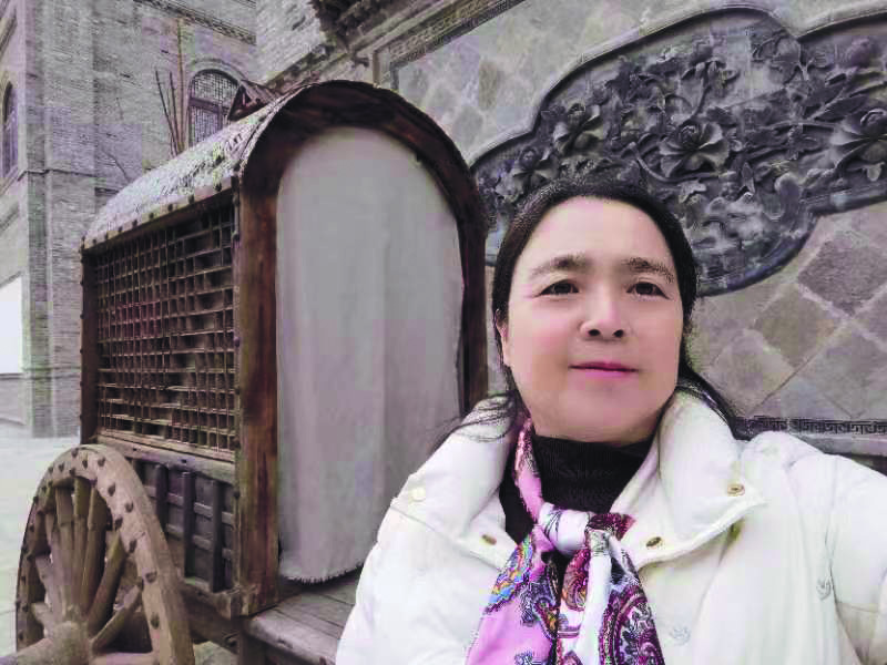 徐彥利，科幻作家，自1998年起發(fā)表作品，已發(fā)表近500篇科幻小說(shuō)及研究論文等，出版《奇幻森林逃生記》《心靈探測(cè)師》《先鋒敘事新探》《中國(guó)科幻史話(huà)》《中國(guó)當(dāng)代小說(shuō)主潮》《中國(guó)當(dāng)代小說(shuō)流變史》等著作。曾獲華語(yǔ)科幻星云獎(jiǎng)、少兒科幻星云獎(jiǎng)及世界華人科普獎(jiǎng)等獎(jiǎng)項(xiàng)。