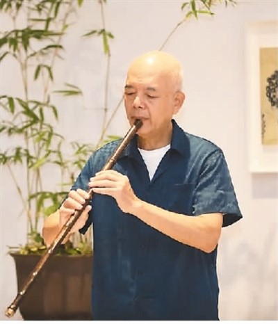 　　關(guān)山月美術(shù)館“仲夏輕音·古琴雅集”美術(shù)館之夜現(xiàn)場(chǎng) 　　（圖片來(lái)自關(guān)山月美術(shù)館微信公眾號(hào)）