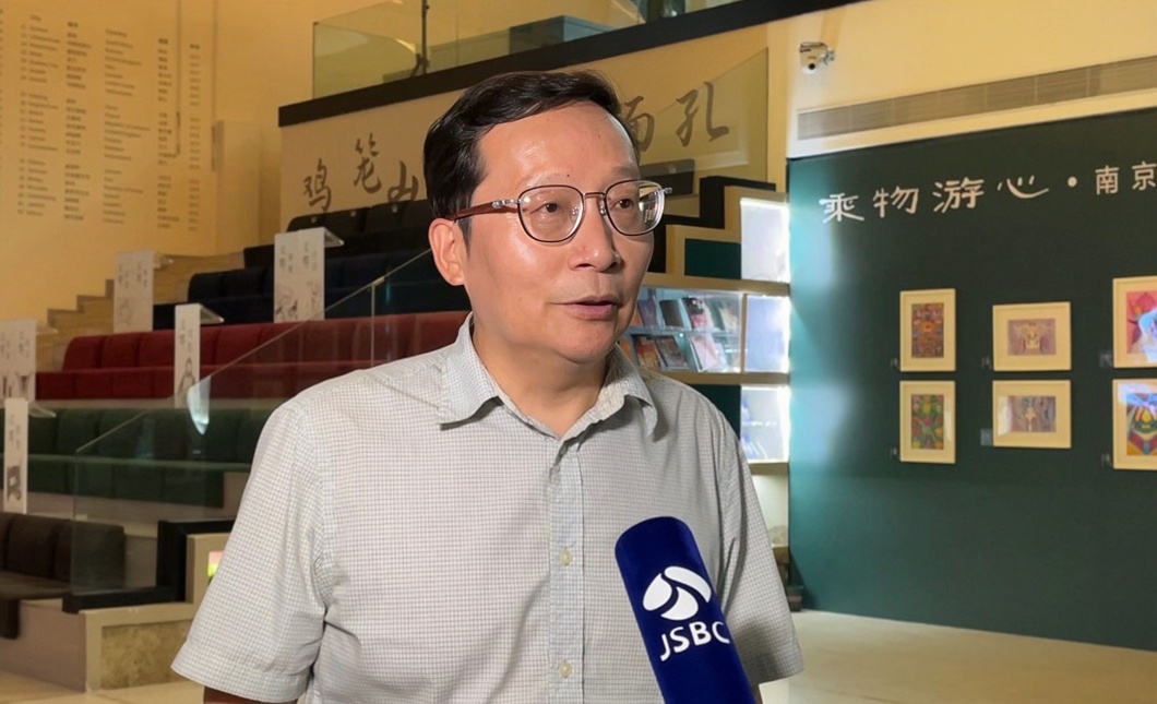 南京市文投集團(tuán)有限責(zé)任公司副總經(jīng)理、民建中央文化委員會(huì)委員、南京市文學(xué)之都促進(jìn)會(huì)秘書(shū)長(zhǎng)聞一武接受專訪