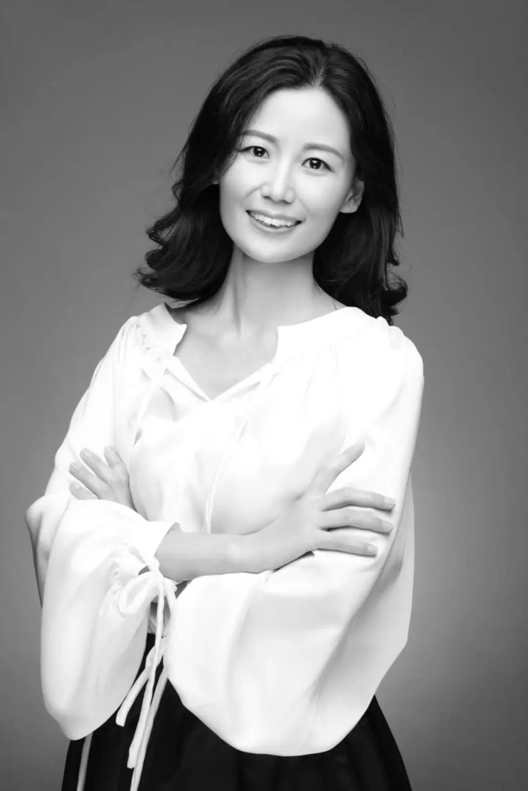 李海英，教授，碩士生導師。主要從事詩學研究、文學批評與文化批評研究，著有《未撥動的琴弦——中國新詩的批評與反批評》《偉大的塵世之詩——華萊士·史蒂文斯詩歌研究》，在《光明日報》《南方文壇》《揚子江評論》《中國現代文學研究叢刊》《新詩評論》《江漢學術》《上海文化》《詩刊》《詩探索》等期刊發表研究文章70多篇，偶在《新華文摘》《詩收獲》等刊全文轉載。2014年獲河南省優秀博士論文，2015年獲“教育部名欄·現代詩學研究獎”，2022年度云南省社科二等獎。主持完成國家社科基金項目1項、中國博士后科學基金項目一項，在研云南省社科重大招標項目子項目一項。