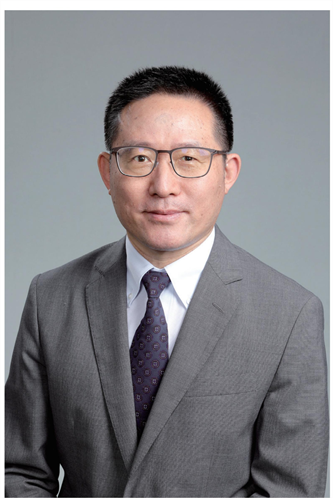郜元寶，1966年生，安徽銅陵人，復旦大學中文系教授、博士生導師、教育部長江學者特聘教授。兼任中國魯迅研究會副會長、中國當代文學學會副會長、中國現代文學學會副會長。專攻中國現當代文學，著有《拯救大地》《遺珠偶拾》《時文瑣談》《小說說小》《漢語別史》《魯迅六講》《魯迅六講二集》等。先后獲“馮牧文學獎”“唐弢獎”“王瑤獎”“魯迅文學獎”。