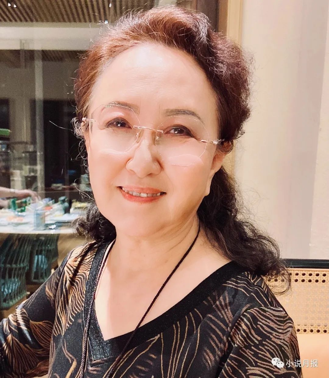馬曉麗，一級(jí)作家。主要作品有長(zhǎng)篇小說(shuō)《楚河漢界》、中短篇小說(shuō)集《手臂上的藍(lán)玫瑰》《催眠》、長(zhǎng)篇傳記文學(xué)《王大珩轉(zhuǎn)》、長(zhǎng)篇紀(jì)實(shí)散文《閱讀父親》，并有多部作品被改編為話劇和影視劇。曾獲第六屆魯迅文學(xué)獎(jiǎng)、首屆曹雪芹華語(yǔ)文學(xué)大獎(jiǎng)、第一屆中國(guó)女性文學(xué)獎(jiǎng)等獎(jiǎng)項(xiàng)。