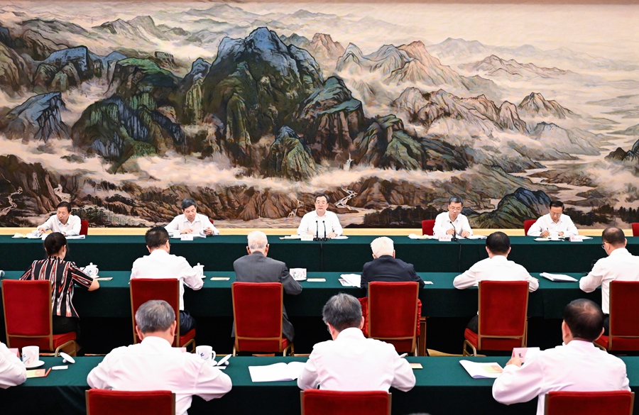 9月9日，全國優秀教師代表座談會在北京召開。中共中央政治局常委、國務院副總理丁薛祥出席會議，傳達習近平致信和李強批示并講話。新華社記者 申宏 攝