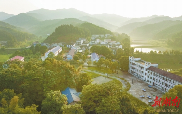 山清水秀的汨羅市三江鎮八景村。本版照片除資料照片外均為湖南日報全媒體記者 李健 攝