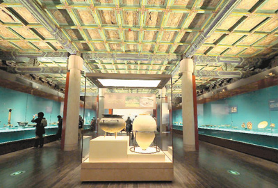 “璀璨波斯——伊朗文物精華展”現(xiàn)場。 　　杜建坡攝