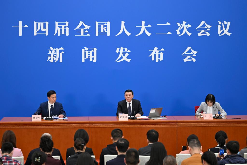 3月4日，十四屆全國人大二次會議在北京人民大會堂舉行新聞發(fā)布會。大會發(fā)言人婁勤儉就大會議程和人大工作相關問題回答中外記者的提問。 新華社記者 牟宇 攝