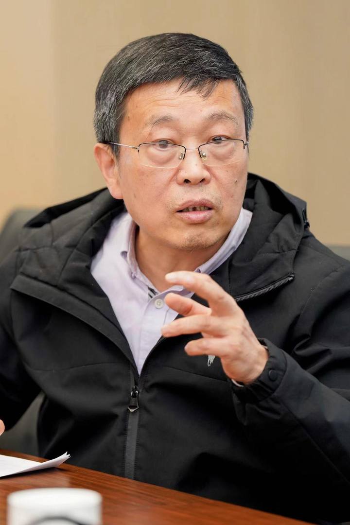 中國(guó)作家協(xié)會(huì)兒童文學(xué)委員會(huì)副主任、當(dāng)代兒童文學(xué)創(chuàng)作研究中心（浙江）主任