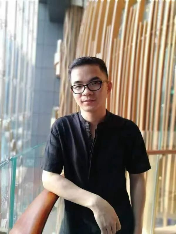 唐詩人，中國作家協會會員，廣州市文藝評論家協會理事、暨南大學文學院副教授