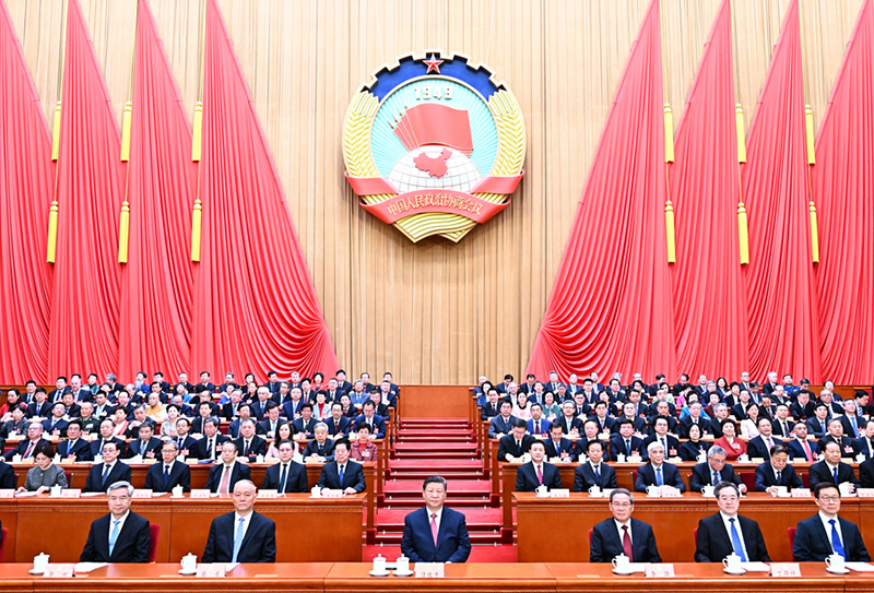 3月10日上午，中國(guó)人民政治協(xié)商會(huì)議第十四屆全國(guó)委員會(huì)第三次會(huì)議在北京人民大會(huì)堂閉幕。這是習(xí)近平、李強(qiáng)、蔡奇、丁薛祥、李希、韓正在主席臺(tái)就座。新華社記者 燕雁 攝