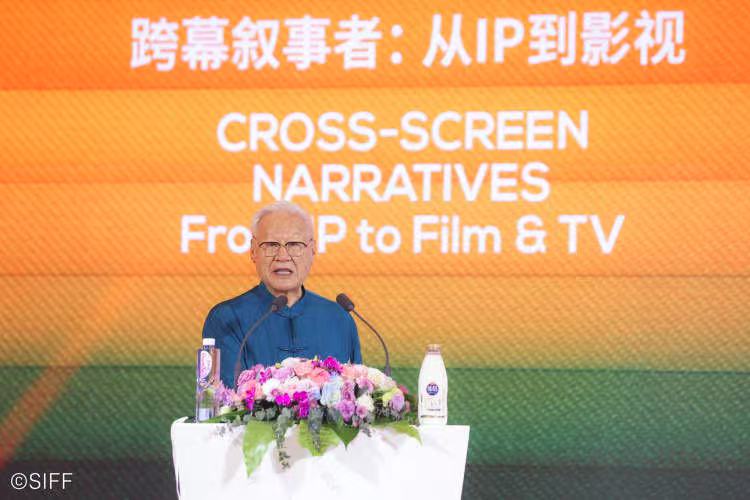 6月21日下午，謝飛導(dǎo)演在上海展覽中心做主旨演講
