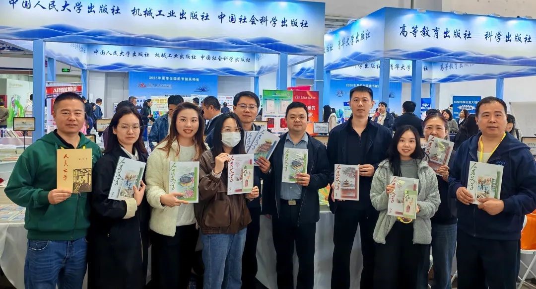 5月15日，《人民文學》首次參加在吉林長春舉辦的全國圖書館采購會，與期刊同行交流發行經驗，接待讀者來現場閱讀、打卡